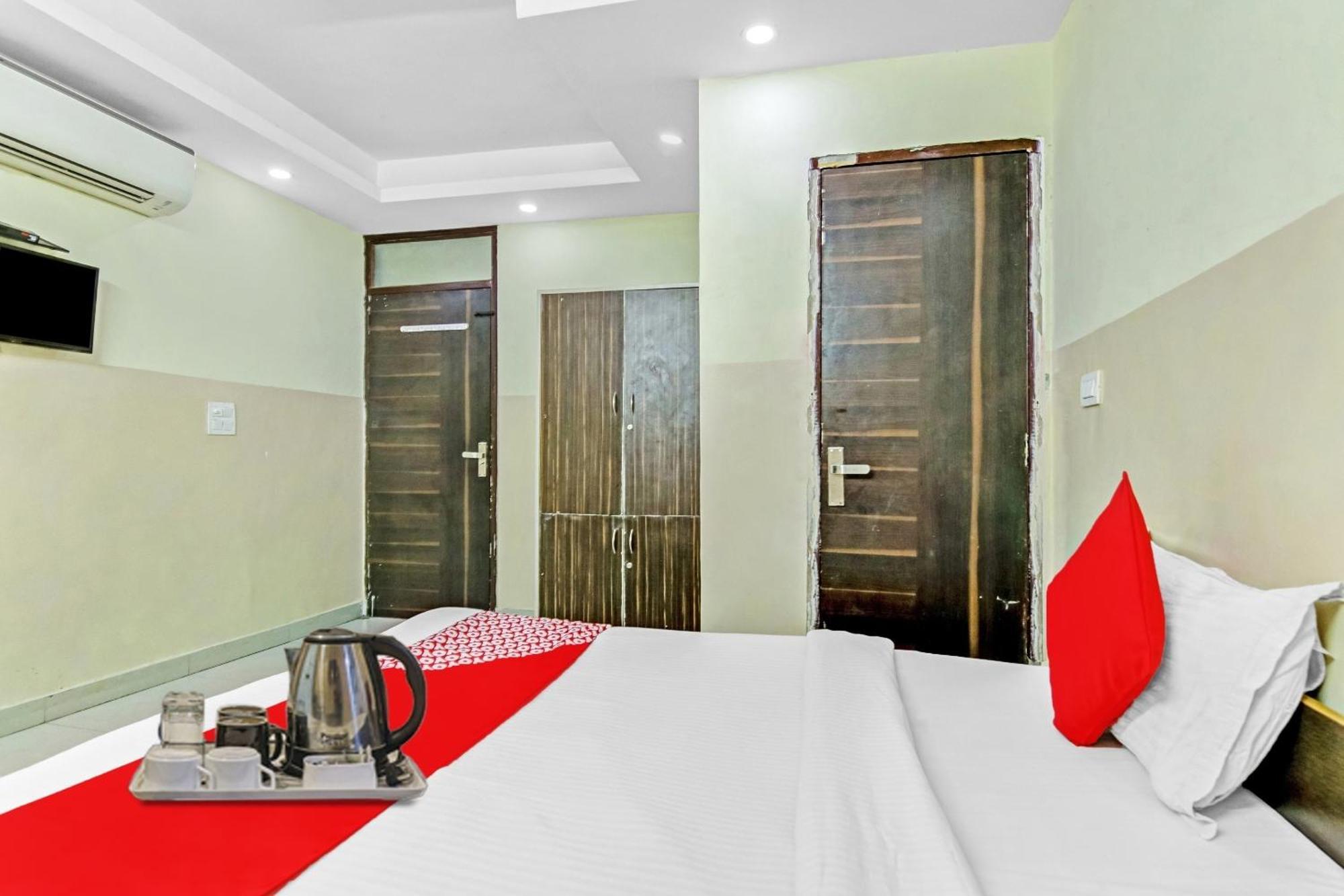 Super Hotel O Royal Green Nuova Delhi Esterno foto