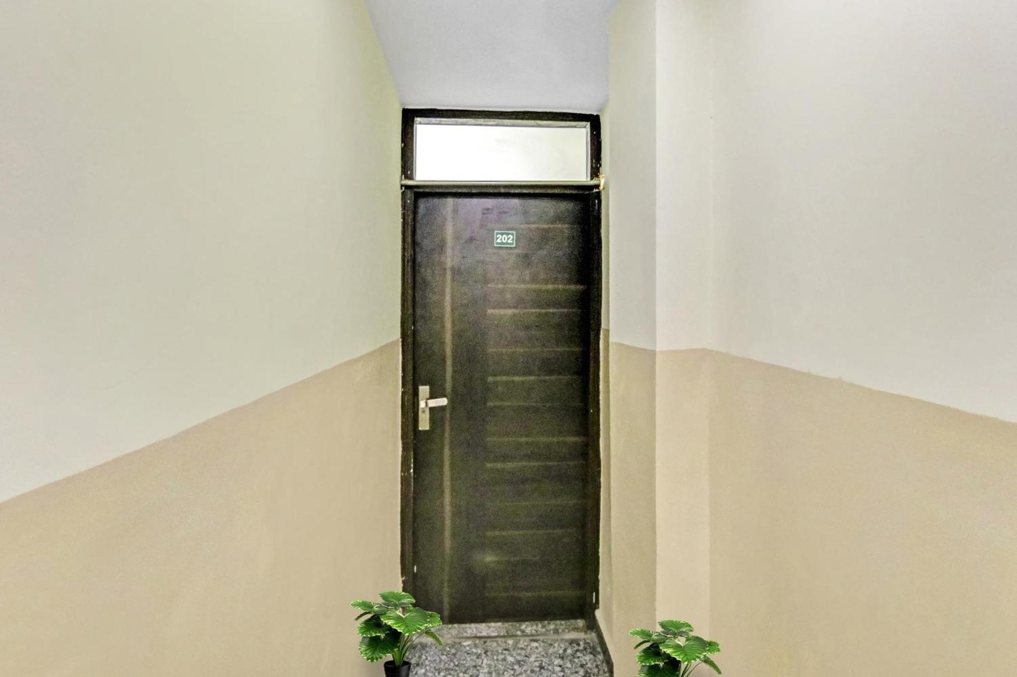 Super Hotel O Royal Green Nuova Delhi Esterno foto